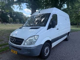 danneggiata veicoli commerciali Mercedes Sprinter 95 kW (129 PK) en een cilinderinhoud van 2143 cc. 2010/4