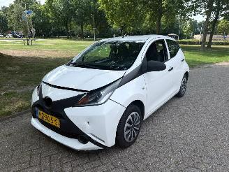 skadebil auto Toyota Aygo 51 kW (69 PK)  998 cc. 2016/2