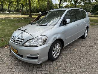 skadebil auto Toyota Avensis-verso  2004/1