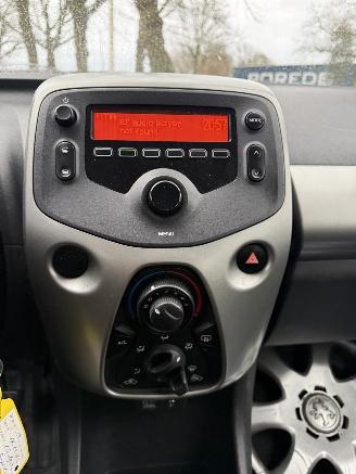 Peugeot 108  picture 19