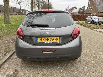 Peugeot 208  picture 4