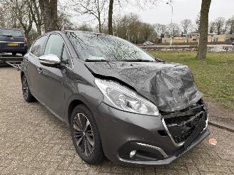 Peugeot 208  picture 7