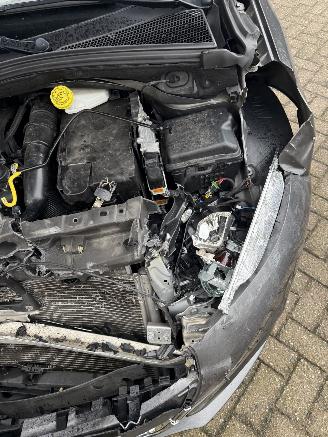 Peugeot 208  picture 15