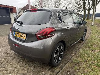 Peugeot 208  picture 5