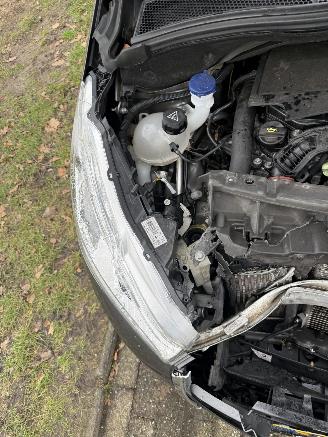 Peugeot 208  picture 14