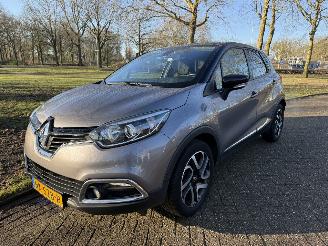 damaged passenger cars Renault Captur  2017/1