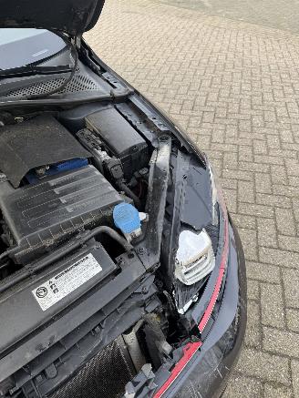 Volkswagen Golf 2.0 gti automaat picture 13