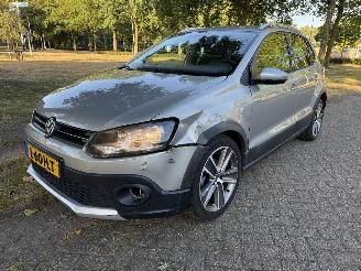 damaged passenger cars Volkswagen CrossPolo  2010/1