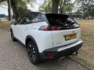 Peugeot 2008 1.2 pure tech gt-line picture 3