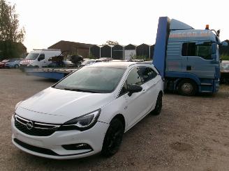 skadebil auto Opel Astra 1.6 CDTI Business Break - Black Edition 2018/9