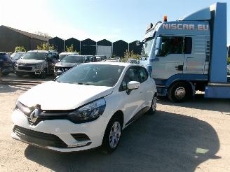 Vaurioauto  passenger cars Renault Clio 0.9 Cool & Sound 2019/5