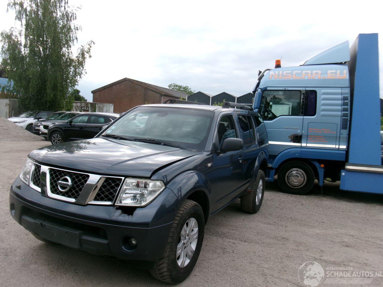 Nissan Path-finder 2.5 Dci XE - Camionet