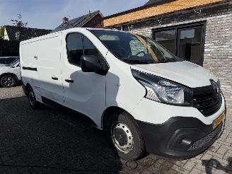 damaged commercial vehicles Renault Trafic 2x schuifdeur WB 350cm 92KW NAVI 2017/8