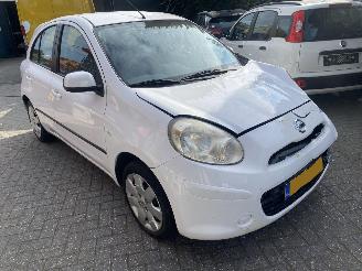 skadebil auto Nissan Micra Automaat 1.2 72KW Dig-S Acenta Motor loopt. 2013/9