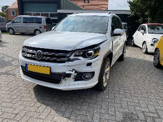Schadeauto Volkswagen Tiguan 4Motion 1.4 TSi Sport&Style R-line Edition.pano/leer 2014/2
