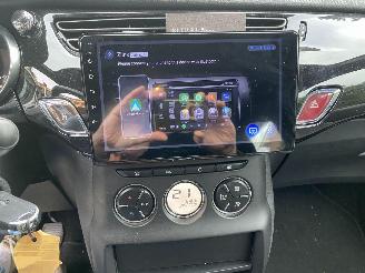 uszkodzony samochody osobowe Citroën DS3 1.2 VTI Chic Motorschade 2013/10