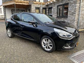 krockskadad bil auto Renault Clio 0.9 TCe Limited 2017/12
