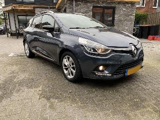 Schadeauto Renault Clio Estate 0.9 TCe Limited 2017/11