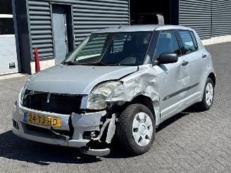 skadebil auto Suzuki Swift 1.3 VVT 16V Hatchback  Benzine 1.328cc 68kW (92pk) FWD 2006/10