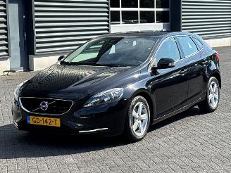 Avarii autoturisme Volvo V-40 1.6 D2 Hatchback 4Dr Diesel 1.560cc 84kW (114pk) FWD 2014/6
