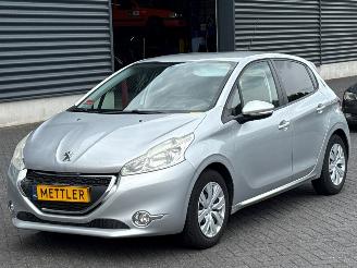 skadebil auto Peugeot 208 1.2 Vti 12V PureTech 82 Hatchback  Benzine 1.199cc 60kW (82pk) FWD 2013/1