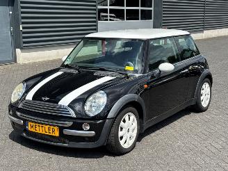 uszkodzony samochody osobowe Mini Mini 1.6 16V Cooper Hatchback  Benzine 1.598cc 85kW (116pk) FWD 2002/5