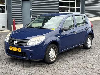 Vaurioauto  passenger cars Dacia Sandero 1.2 16V Hatchback  Benzine 1.149cc 55kW (75pk) FWD 2009/11