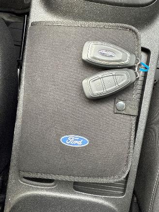 Ford Kuga 1.5 EcoBoost 12V 120 SUV  Benzine 1.496cc 88kW (120pk) FWD picture 31