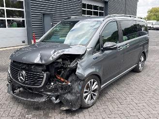 krockskadad bil bedrijf Mercedes V-klasse EQV 300 AMG MPV  Elektrisch  150kW (204pk) FWD 2020-06 2021/12
