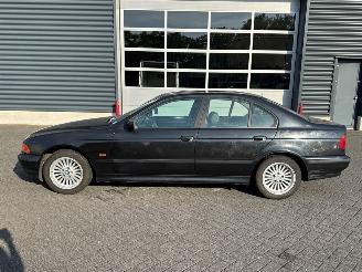 BMW 5-serie 525 tds Sedan 4Dr Diesel 2.498cc 105kW (143pk) RWD picture 2