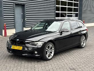 damaged passenger cars BMW 3-serie 320i 2.0 16V Combi/o  Benzine 1.997cc 135kW (184pk) RWD 2013/5