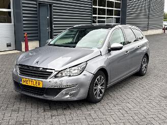 damaged passenger cars Peugeot 308 1.2 12V e-THP PureTech 130 Combi/o 4Dr Benzine 1.199cc 96kW (131pk) FWD 2016/2