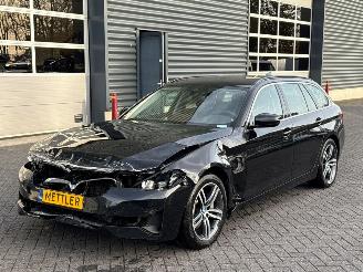 Voiture accidenté BMW 5-serie 530e xDrive 2.0 Turbo 16V Combi/o  Elektrisch Benzine 1.998cc 215kW (292pk) 4x4 2021/9