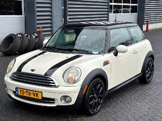 skadebil auto Mini Cooper 1.6 16V Cooper Hatchback  Benzine 1.598cc 88kW (120pk) FWD 2007/1