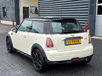 Mini Cooper 1.6 16V Cooper Hatchback  Benzine 1.598cc 88kW (120pk) FWD picture 3