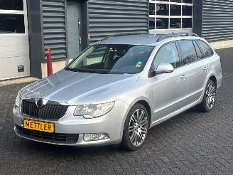 Schadeauto Skoda Superb 1.6 TDI Combi/o  Diesel 1.598cc 77kW (105pk) FWD 2011/1