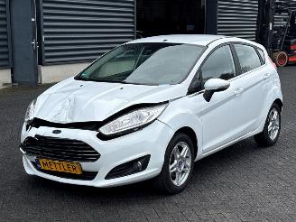 Vaurioauto  passenger cars Ford Fiesta 1.0 EcoBoost 12V 100 Hatchback  Benzine 998cc 74kW (101pk) FWD 2014/6
