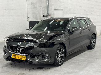 Damaged car Volvo V-60 2.0 T6 16V Twin Engine Combi/o  Elektrisch Benzine 1.969cc 250kW (340pk) 4x4 2021/10