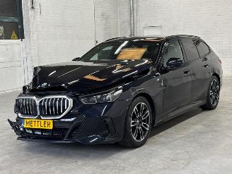 krockskadad bil auto BMW 5-serie 520d M Pakket CARBONSCHWARZ METALLIC (416) 48V 2.0 TwinPower Turbo 16V Combi/o  Elektrisch Diesel 1.995cc 145kW (197pk) RWD 2024-03 (11GW; 12GW) B47D20B; JA1 2024/12