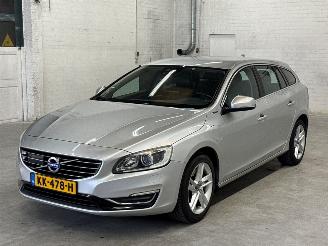 krockskadad bil auto Volvo V-60 2.4 D6 20V Plug-in Hybrid AWD Combi/o  Elektrisch Diesel 2.401cc 210kW (286pk) 4x4 2012-06/2015-12 (GWAA) D82PHEV 2015/2