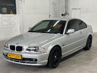 uszkodzony samochody osobowe BMW 3-serie 318 Ci Coupe 2Dr Benzine 1.895cc 87kW (118pk) RWD 2000/3