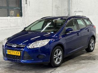 Voiture accidenté Ford Focus 1.0 Ti-VCT EcoBoost 12V 100 Combi/o  Benzine 998cc 74kW (101pk) FWD 2014/11