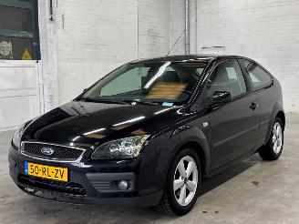 Voiture accidenté Ford Focus 1.6 16V Hatchback  Benzine 1.596cc 74kW (101pk) FWD 2005/6