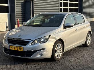 krockskadad bil auto Peugeot 308 1.2 12V VTi PureTech 82 Hatchback 4Dr Benzine 1.199cc 60kW (82pk) FWD 2014/1