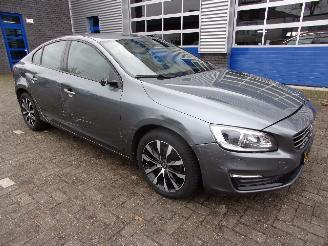 skadebil auto Volvo S-60 2.0 D2  POLAR+ DYNAMIC 2017/9