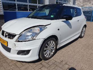 skadebil auto Suzuki Swift 1.2 Exclusive 2011/1