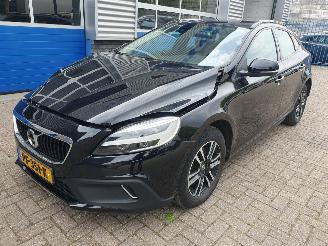 Vaurioauto  passenger cars Volvo V-40 Cross Country 2.0 T3 Nordic+ 2017/6