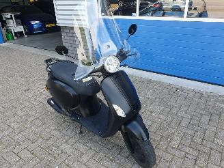 krockskadad bil bromfiets AGM  VX50 plus Snorscooter 2019/4
