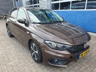 skadebil auto Fiat Tipo 1.6 MultiJet 16v Business Lusso 2017/12