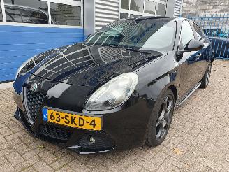 damaged passenger cars Alfa Romeo Giulietta 1.4 T Distinctive 2011/10